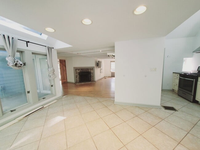 Building Photo - 2195 Long Ridge Rd