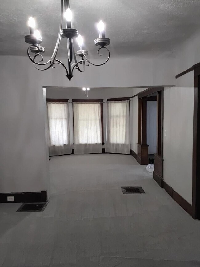 Building Photo - 2215 E 80th St