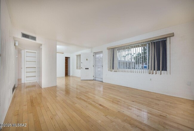 Building Photo - 390 N Silverbell Rd