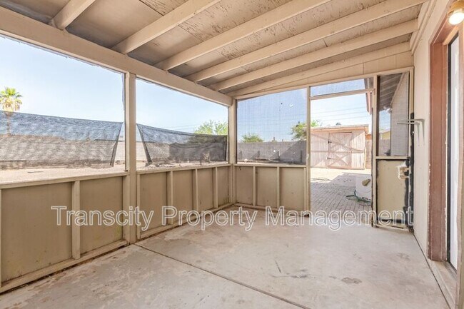 Building Photo - 429 N Merrill Rd