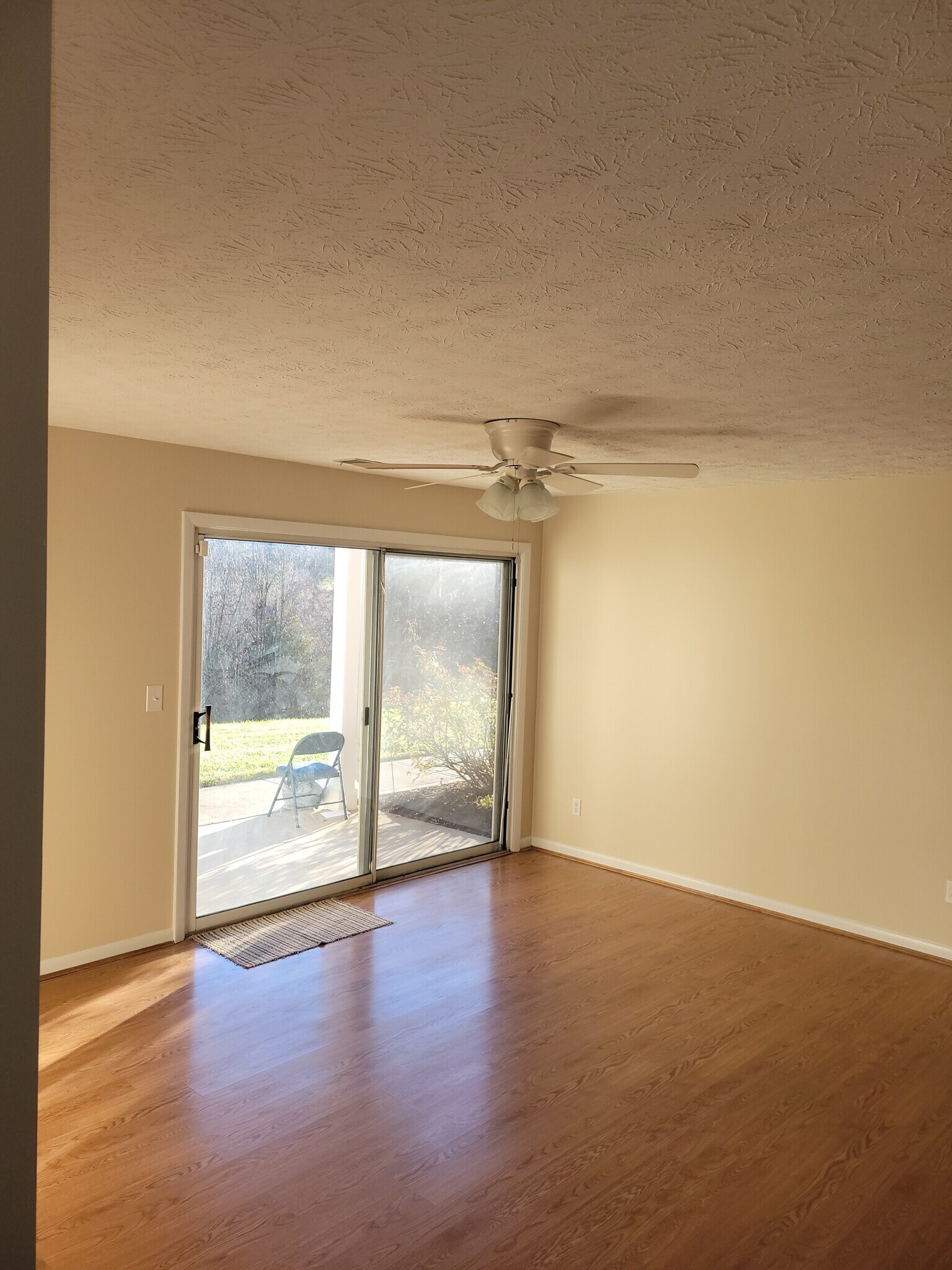 livingroom - 30 Creekwood Dr
