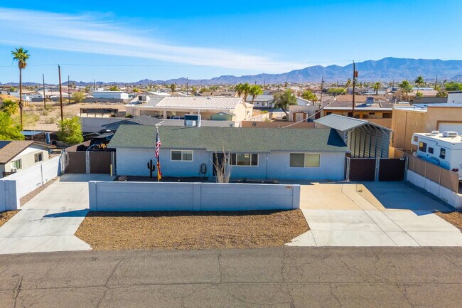 Building Photo - 2261 Sahara Dr