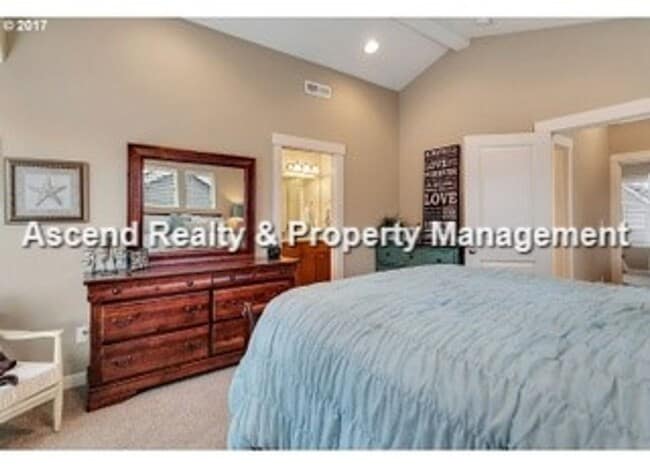 Building Photo - Convenient Hillsboro Location Heart of HiT...
