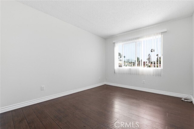 Building Photo - 8633 Balboa Blvd