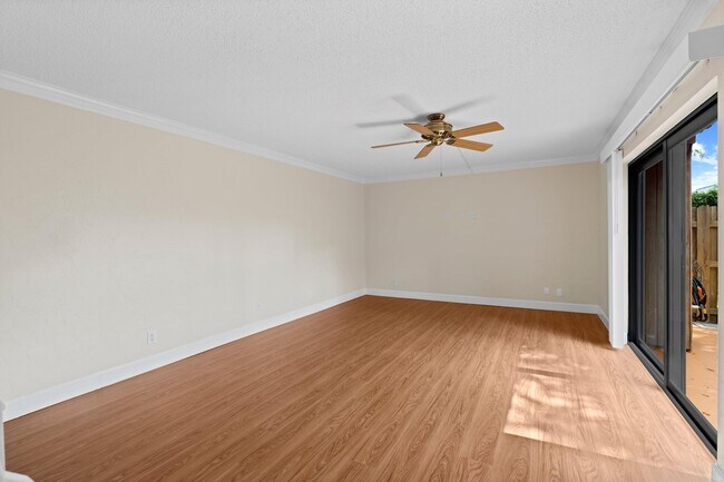 Building Photo - 2327 Waterside Dr