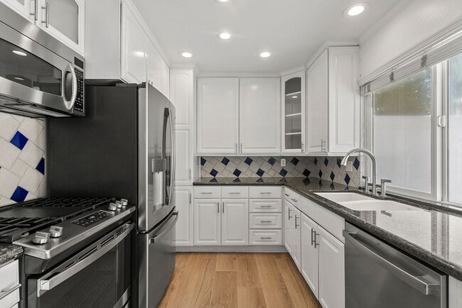 Building Photo - End-Unit Townhouse in Prime Newport Beach ...
