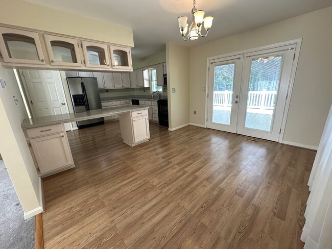 Building Photo - LEASE PENDING! 3-Bedroom Split Level in Peaceful Wooded Setting
