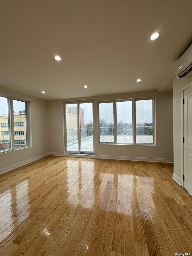 Building Photo - 101-07 91st St