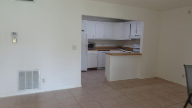 Building Photo - 5883 La Paseos Dr