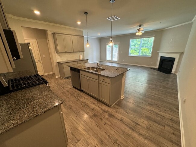 Building Photo - Modern 3/2.5 Townhome in Woodstock- $2,350