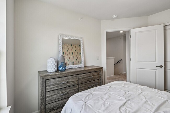 Building Photo - 1611 Bentz Way