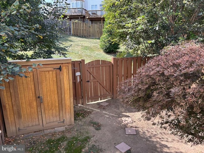 Building Photo - 664 McLeary Square SE