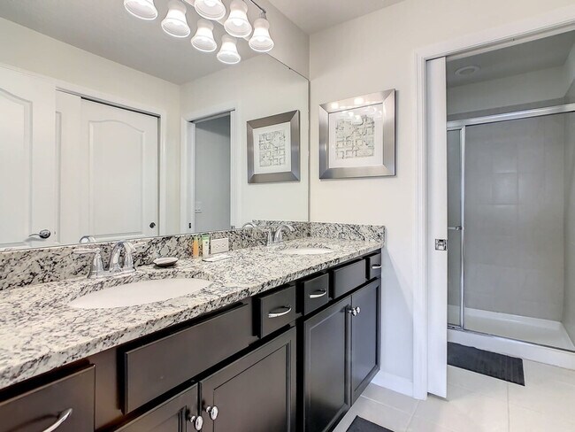 Building Photo - 2404 Tangier Dr