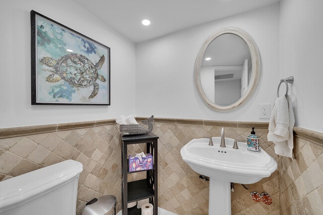 Building Photo - 2871 N Ocean Blvd