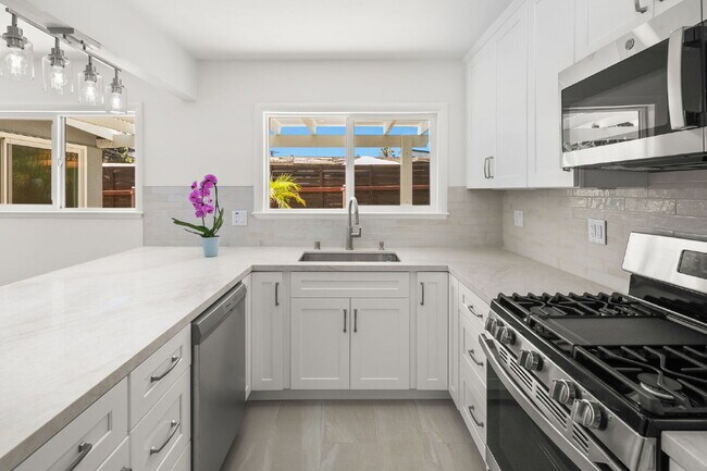 Building Photo - Welcome to your rare gem, dream home in Clairemont, San Diego!