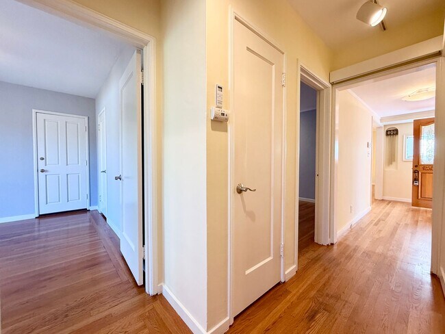 Building Photo - Beautifully Renovated Single-Family Home i...
