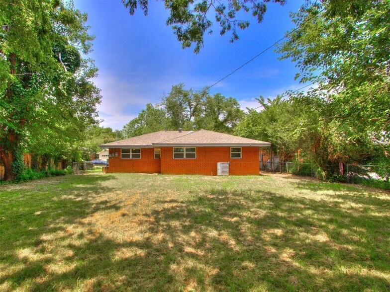 Building Photo - 1528 Avondale Dr