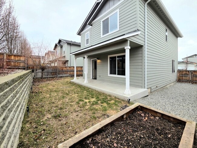 Building Photo - 3-Bed, 2.5-Bath Townhome w/ 2-Car Garage