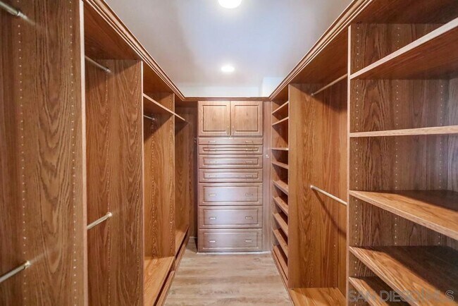 Building Photo - 145 La Cresta Heights Rd
