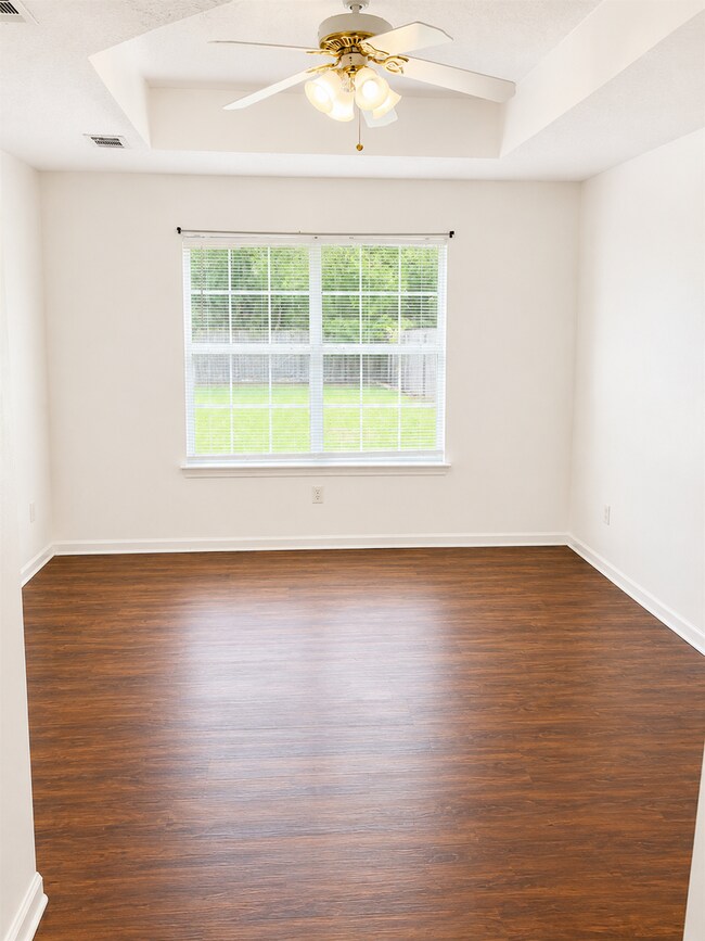 Building Photo - Charming 3-Bedroom Home Near Kings Bay Naval Base!