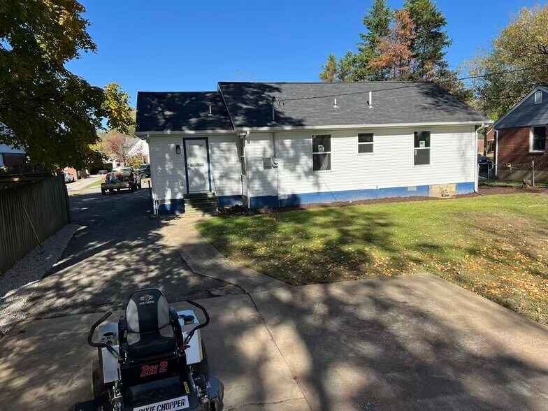 Building Photo - 1315 Mercury Dr