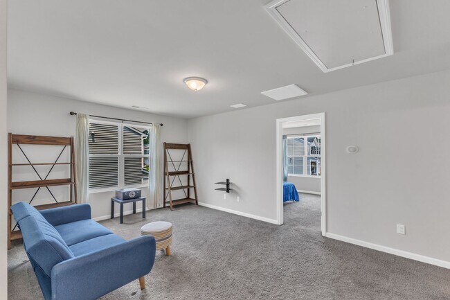 Building Photo - Spacious 3-Bedroom Home for Rent in Knight...