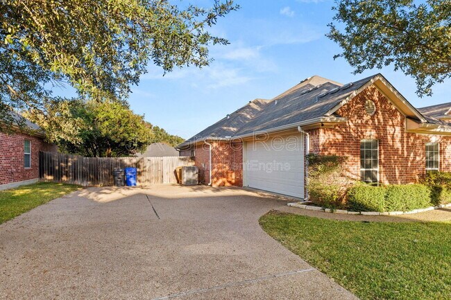 Building Photo - 1405 Gunnison Dr