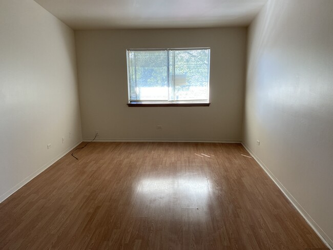 Living Room - 700 Inland Cir