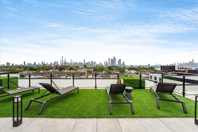 Building Photo - 121 34th St