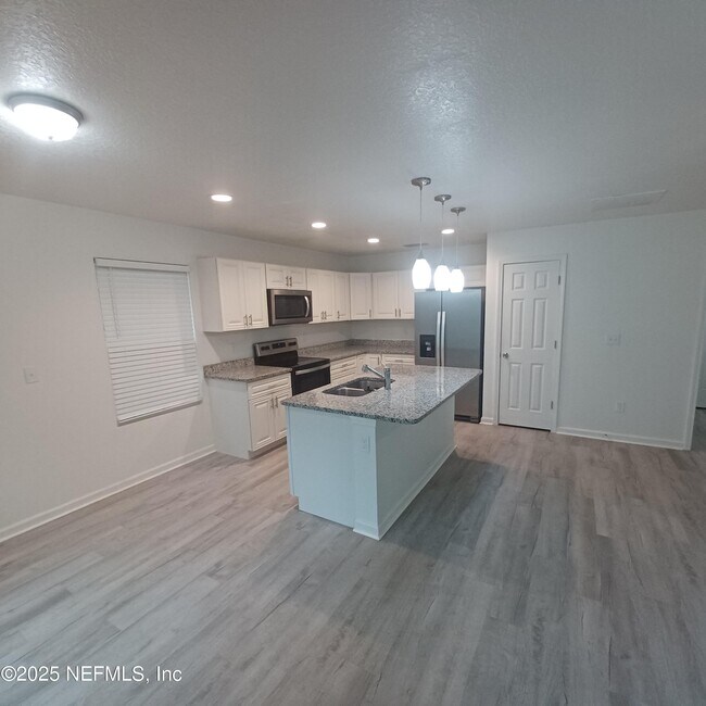 Building Photo - 4840 Kenneth St