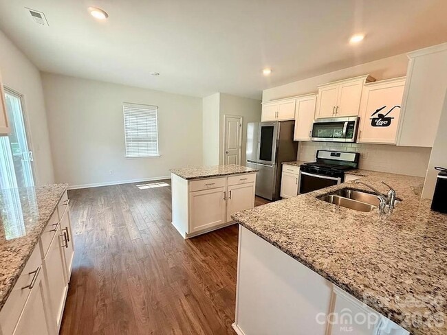 Building Photo - 13023 Newburgh Green Dr