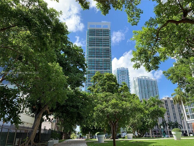 Primary Photo - 500 Brickell Ave
