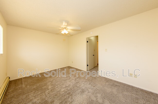 Building Photo - 4721 Hickory Pl