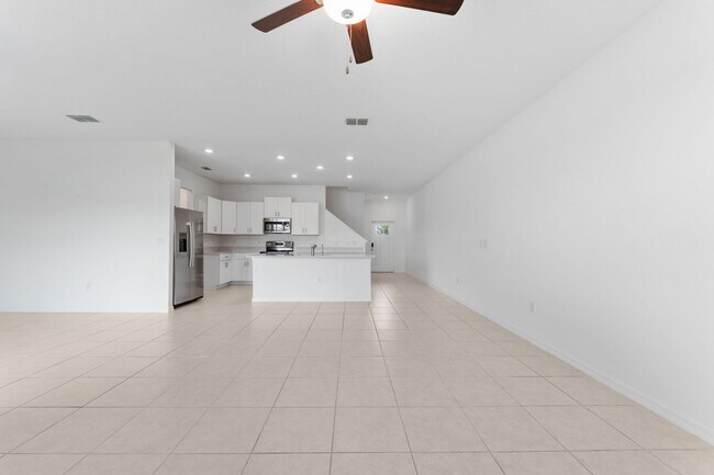 Building Photo - Stunning Large Mirada Townhome; 3 BR + LOFT / 2.5 BA/ 2 Car Garage-2300+ SF!