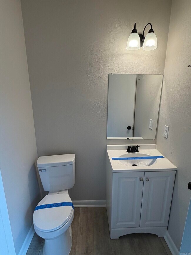 Building Photo - 10911 Vernon Dr