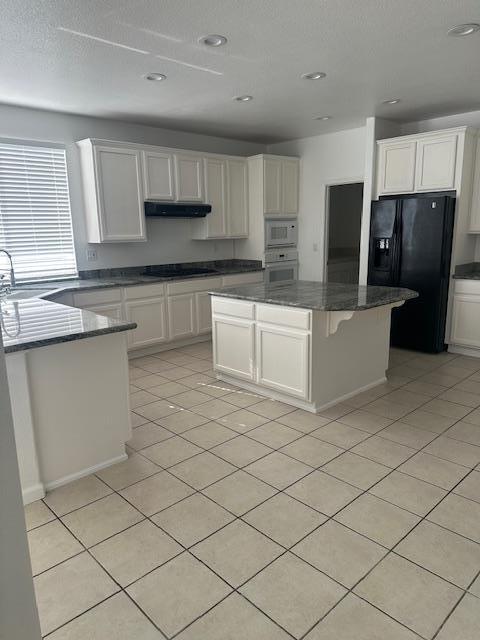 Building Photo - 7861 Rodriguez Cir