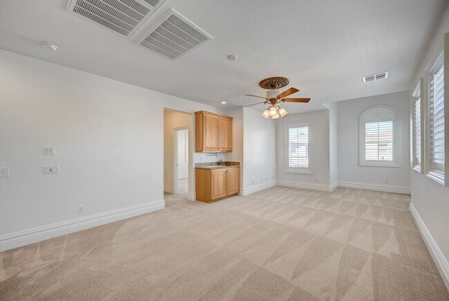 Building Photo - Stunning Rhodes Ranch Four Bedroom