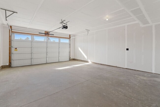 Building Photo - 243 E 535 N