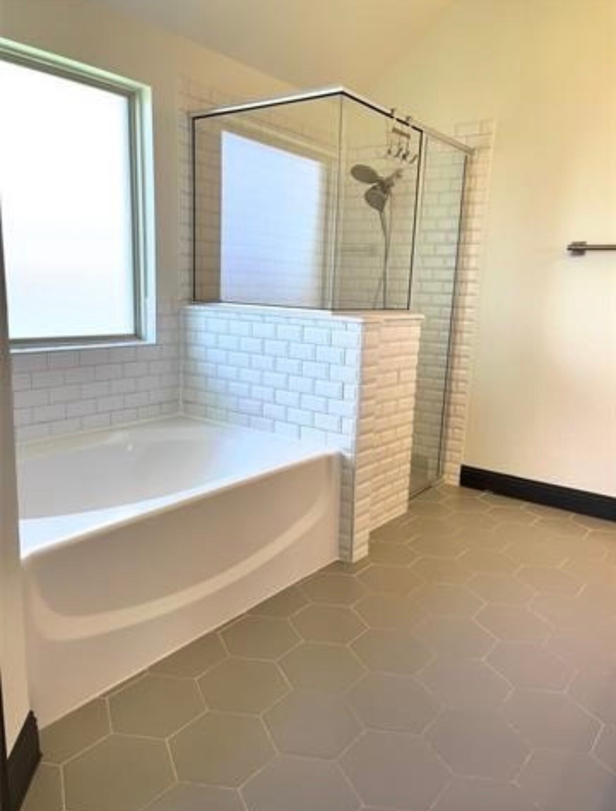 Building Photo - 560 Inwood St