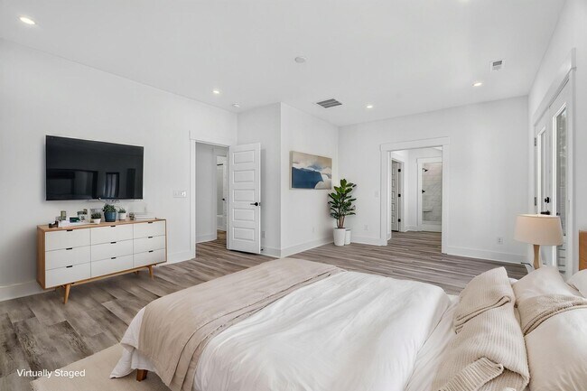 Building Photo - Modern Comfort in the Heart of Johns Island