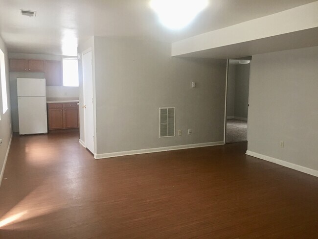 Building Photo - 533 14th Ave