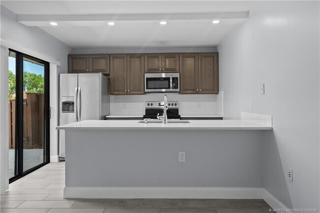 Building Photo - 3579 SW Sunset Trace Cir