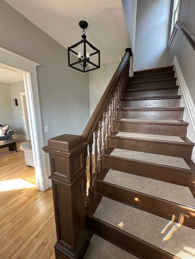 Building Photo - 4 Bed, 2 Bath Single Family Home - Crosby