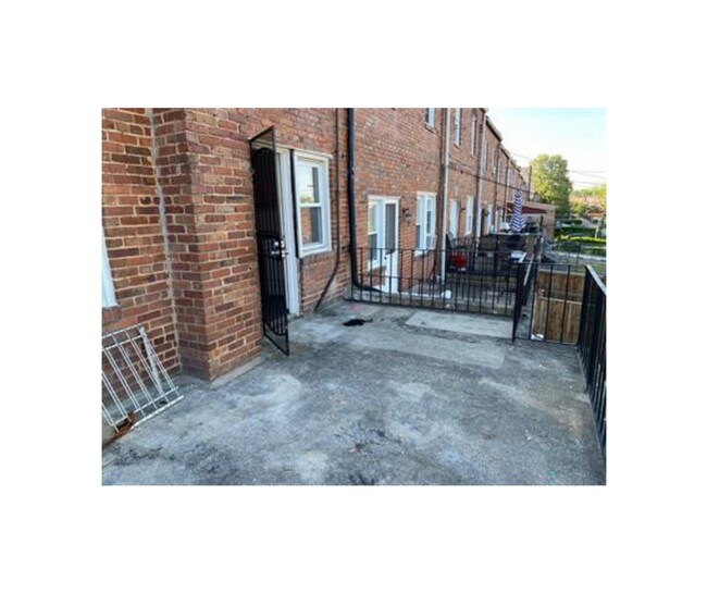 Building Photo - 823 N Woodington Rd