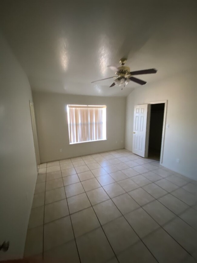 Building Photo - 2801 Seabiscuit Dr