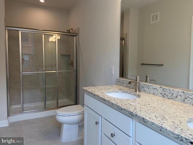 Building Photo - 3925 Fair Ridge Dr