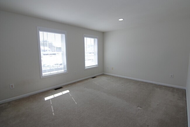 Building Photo - 31 Overlook Cir