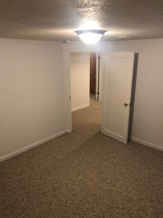 Building Photo - Beautiful Northside 3 Bedroom 2.5 Bath near the Indian Trail!