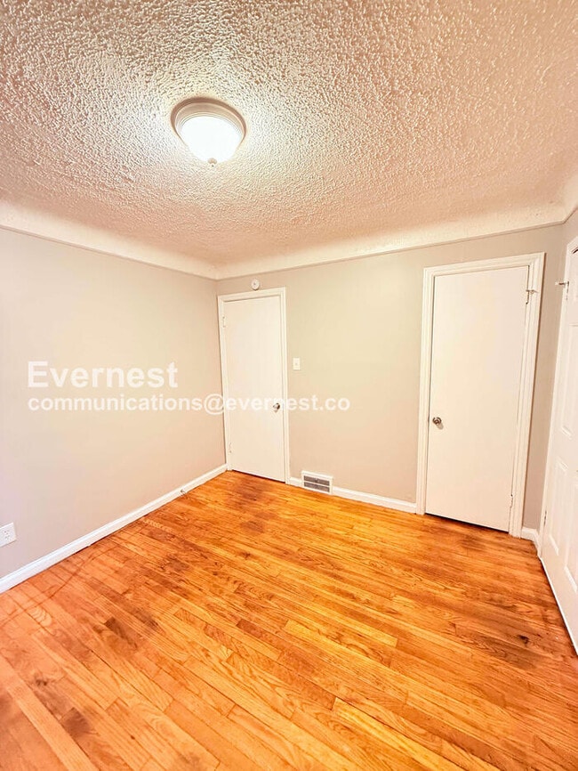 Building Photo - 11009 Roxbury St