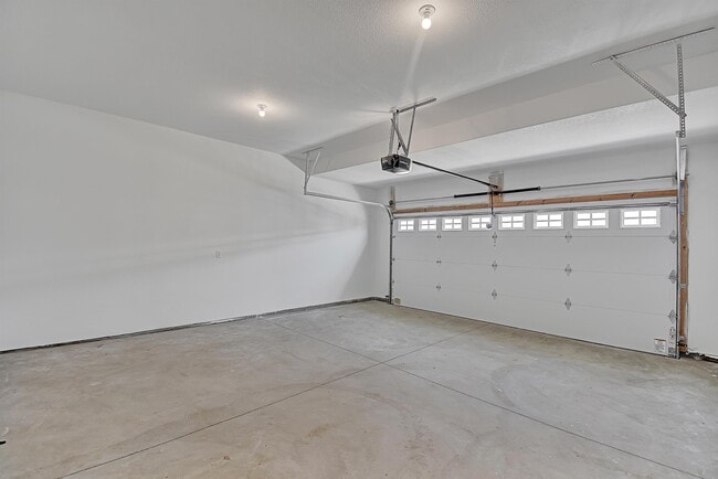 Building Photo - 1202 Heather Dr